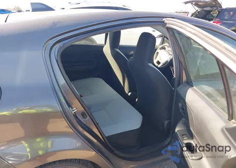 2015 Toyota Prius C One z USA, uszkodzony, nr VIN JTDKDTB35F1101849